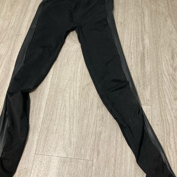 Reebok Pants - 🧡3/$15 REEBOK Leggings With Black Stripe On The Sides